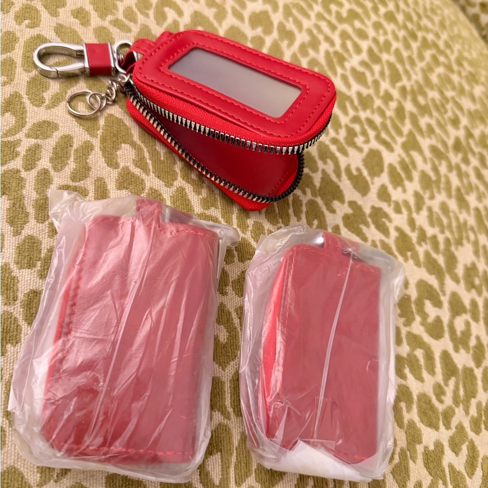 Red Keychain Wallet - Picture 7 of 8